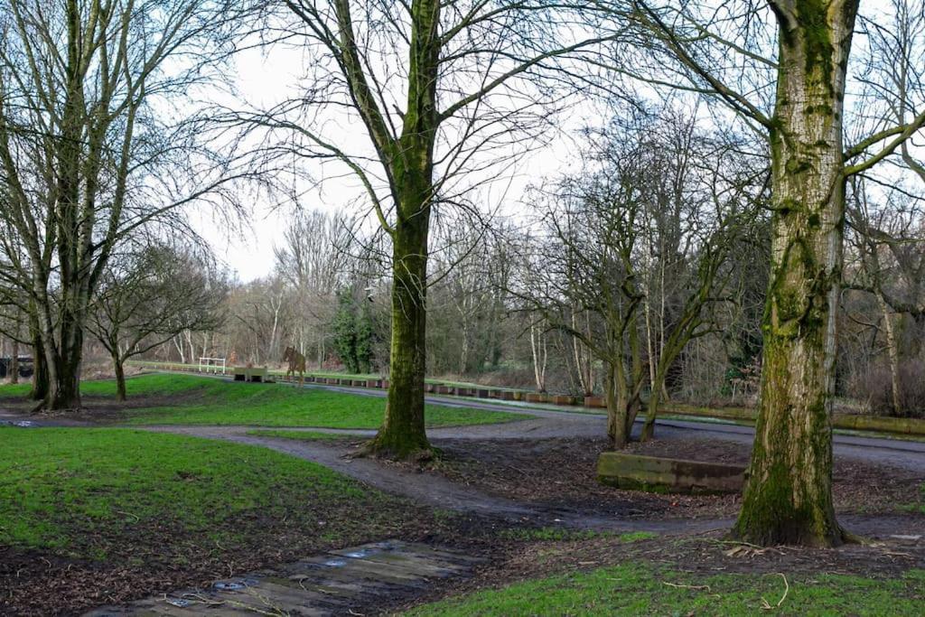 Pillo - Spacious Cosy 2 Bedroom House By Bridgewater Canal Holiday home Manchester